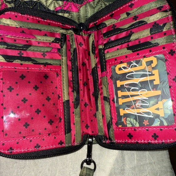 Lug Slider and RFID protected Rodeo wallet in camo orchid gently used - Picture 4 of 6
